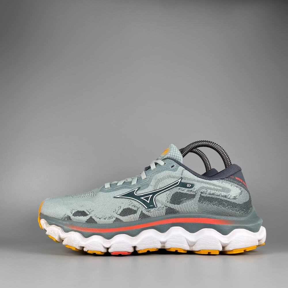 Mizuno Wave Horizon 7 Women's 7.5 Gray Cushioned Stability Running Shoes Sneaker